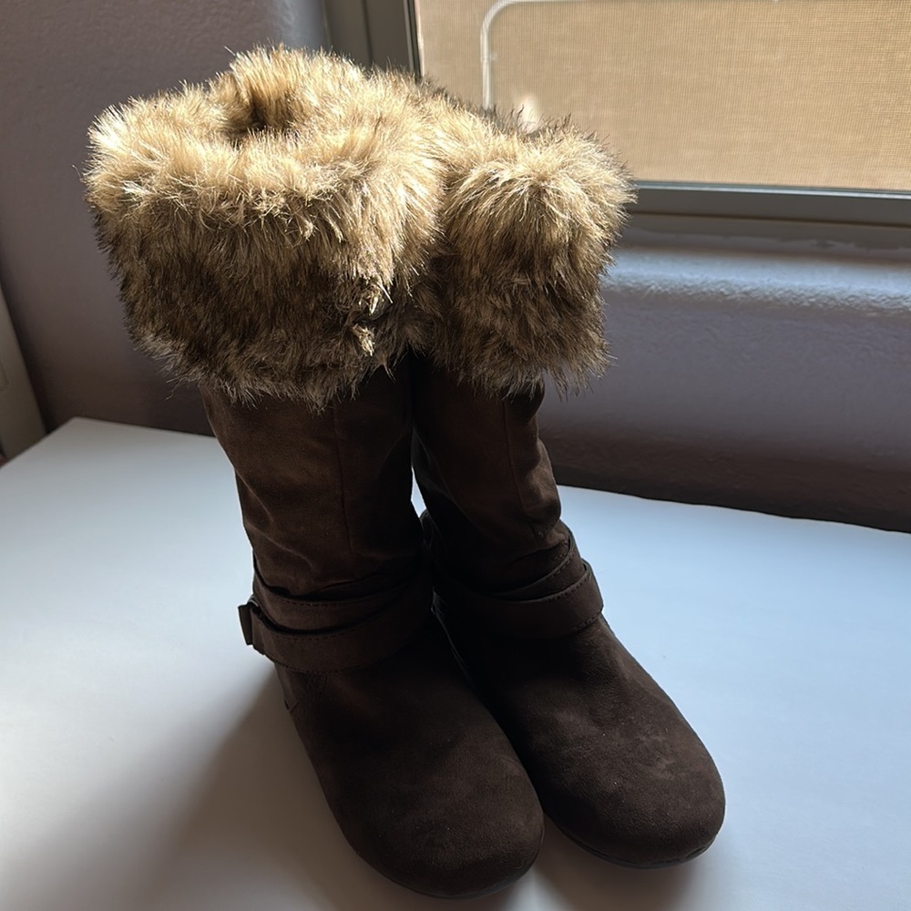 Report brand, faux fur boots. - Picture 2 of 6